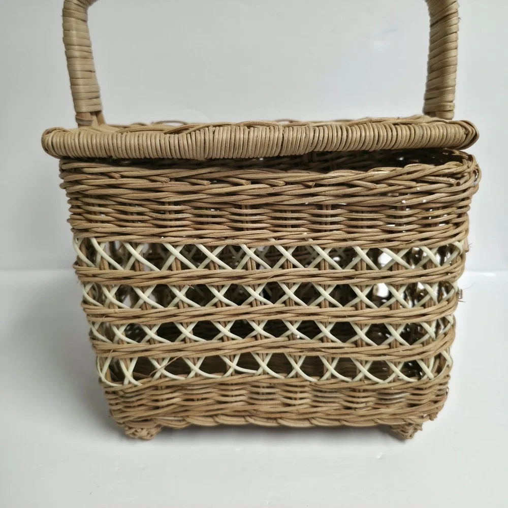 The Unbranded Brand vtg wicker
